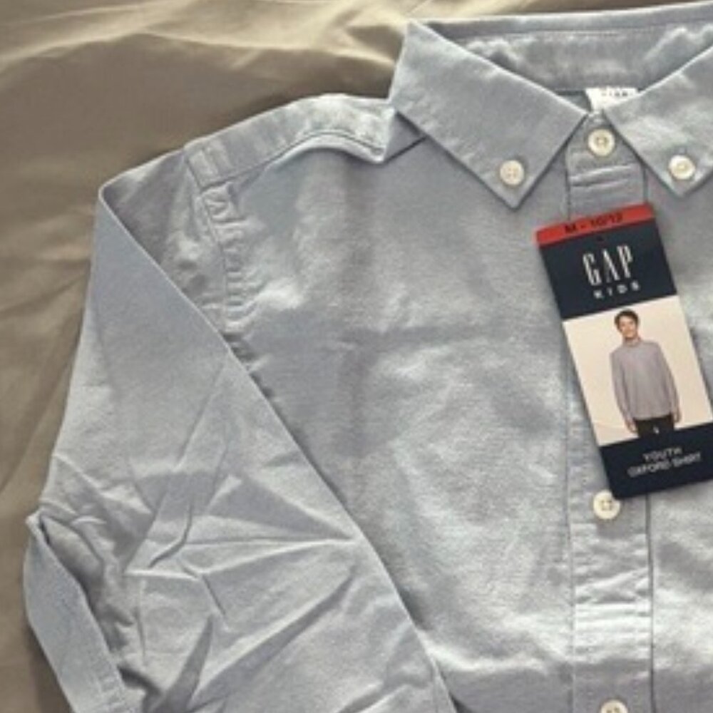 NWT GAP Youth Oxford Shirt – light blue – Size M (10/12)